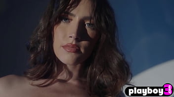 Big ass brunette ten exposed amazing body and showed her