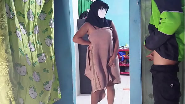 Caught by a food delivery motorcycle taxi while I was