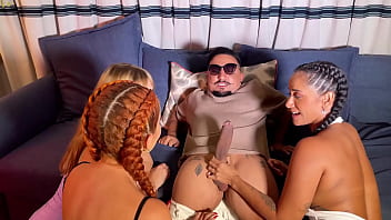 I interviewed a dwarf and he ate all 3 pussies