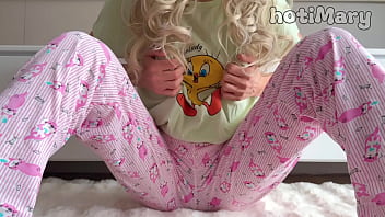 BIG SQUIRT CUM! skinny school girl small tits masturbate fingering