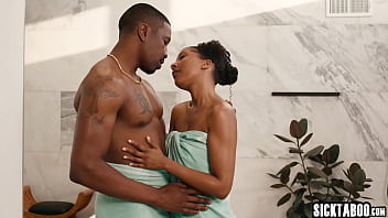 Black dude Isiah Maxwell banged his sexy ebony college crush