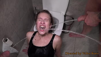 DAP   PISS - ANASTASIA MISTERSS TAKES 2 BIG