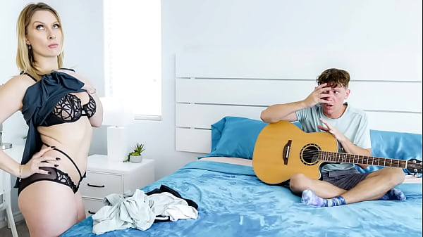 Nephew Stretches His Step-Aunt's Tight Asshole in a Family Fling