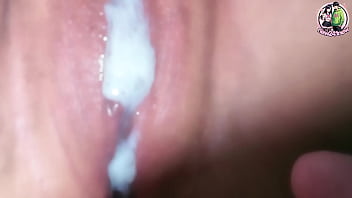 Thai girl has an affair while her husband is away,