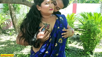 Desi hot Housewife Amazing XXX sex with New Indian boy!