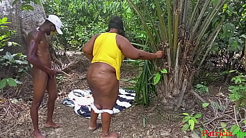 Forest guard fucked BBW Desi aunty in the Bush