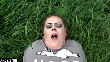 BBW TEEN FUCKED OUTDOOR BECAUSE SHE WANTED TO PISS AND