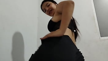 BEAUTIFUL VENEZUELAN LATINA WITH A BIG ASS GIVES ME A