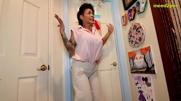 Desperate to pee girls can't hold their bladder pissing their