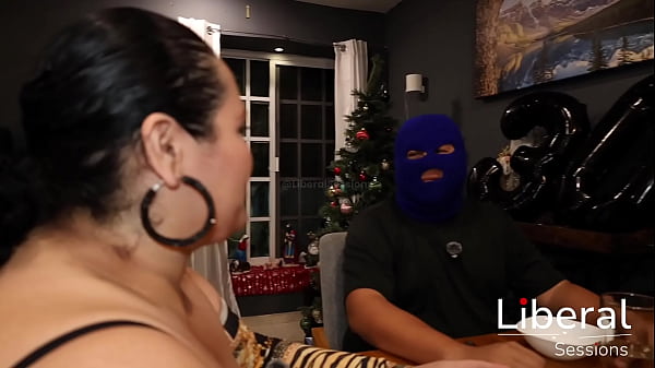 Dinner with my boss, my sexy wife was very helpful