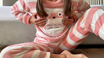 Homemade asian teen 18yo masturbate small tits and pussy and