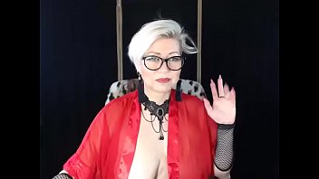 AimeeParadise, a Russian mature, enjoys sex in private again with