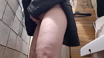 I film with a hidden camera how my stepmom masturbates