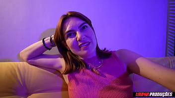 Skinny redhead giving her ass in the dark hair |