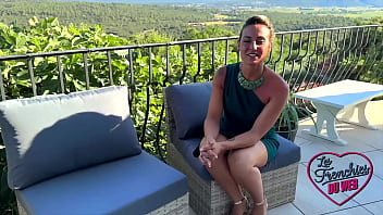 Pam and Ashley, two naughty blondes, love threesome sex!