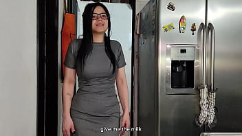 My step-cousin's slut takes advantage of the fact that we