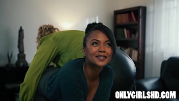 Businesswoman Ryan&rsquo;s Anal Fest with Secretary Avery in Rule-Breaking Fuck!