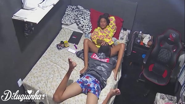 Sucking my inexperienced cousin's pussy