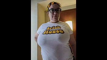 Ms Brickhouse Black Cock Cum Swallow Party clip