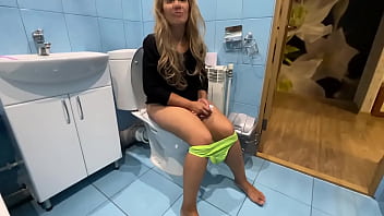 The stepmom did not wear panties so that it would