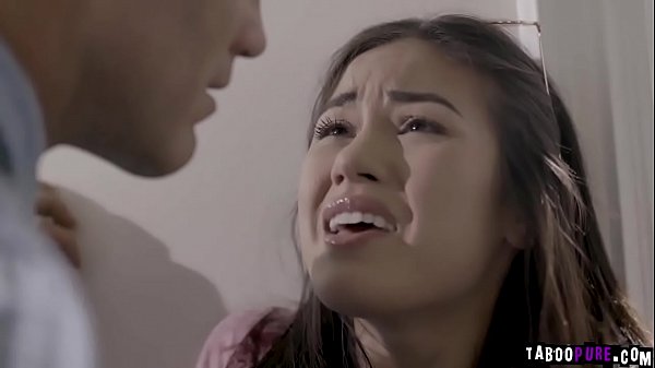 Derrick Pierce feed Kendra Spades a mouthful of his big