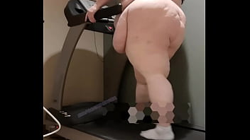 SSBBW EVAPORATEDMILKER HUGE BELLY & ASS ON TREADMILL