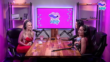 The hottie showed all her exhibitionism