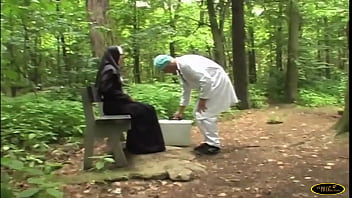 At the cemetery, a nun doesn't let herself be begged