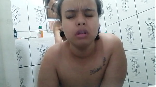 MY SLUTTY WIFE CAME TO PROVOKE ME IN THE BATHROOM