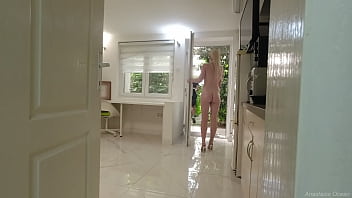 I met delivery guy naked. Look what happend. Prank. Real