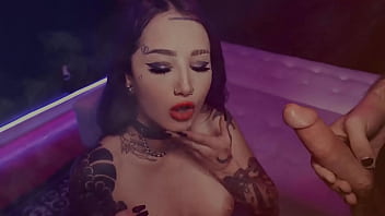 Gothic Babe Cassidy Luxe Stretches Pussy For Hardcore Sex