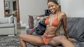 Amateur Kenyan Teen Spreads Wide & Takes It Deep At