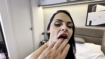 I LIKE CARIOCAS WHO DON'T RUN AWAY FROM ME AND