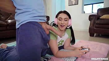 Freeuse Fuck with Hot Gamer Roommate / Reality Kings 