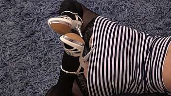 A milf masturbates with a high-heeled shoe and cums. Foot