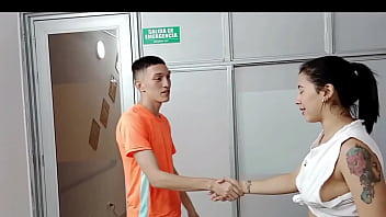 A BEAUTIFUL GIRL ASKS ME FOR PERSONALIZED CLASSES TO TONE