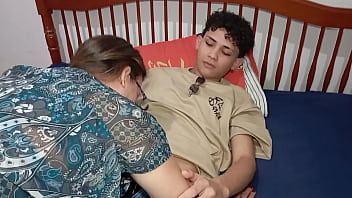 A m&atilde;e do meu padrasto me colocou pra arrumar a