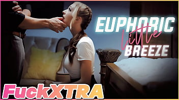 Hot Blonde Share Her Breeze Life