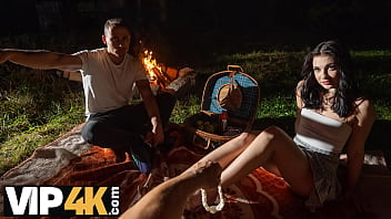 HUNT4K. Sexy skinny brunette doesn&rsquo;t care about her BF and