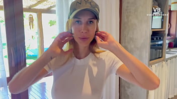 Newly divorced aunt quenches desire with a facial from her