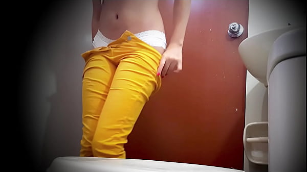 Nurse Miranda peeing while visiting a house in Capara, hidden