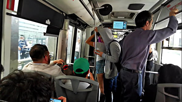 Arrimones on the metrobus Daniela Hot, Seducing a stranger and