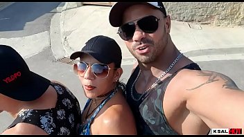 Ksal hot goes to the beach to enjoy a lual,