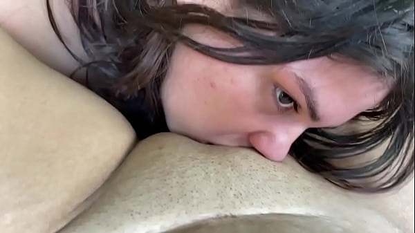 While sunbathing my stepsister sucks my tight and beautiful pussy