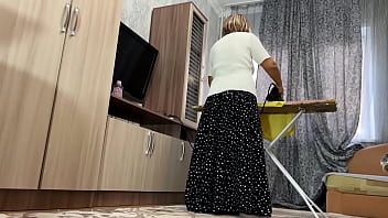 Stepmom took off her skirt so that her stepson looked