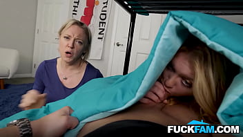 Fucking in the Backseat While Stepmom Not Watching Dee Williams,