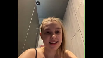 Crazy squirting and fucking in the gym