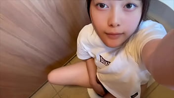 [Toilet masturbation] I masturbated so much that my pussy was