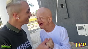 Will Joao Grilo resist the charms of Elisa Sanches as