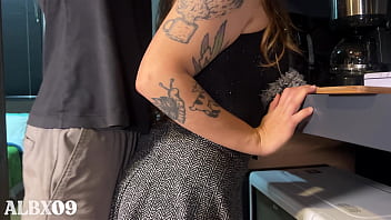 La Empleada de Limpieza termina con mi Verga en la